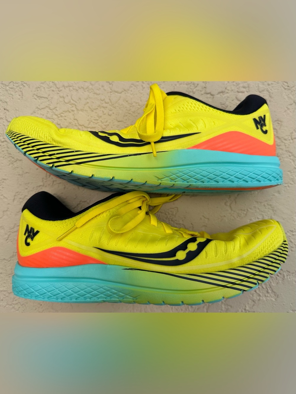 Saucony Kinvara 10 Neon Yellow NYC Marathon Edition Running Shoes Size 9.5 VGC - Picture 11 of 14